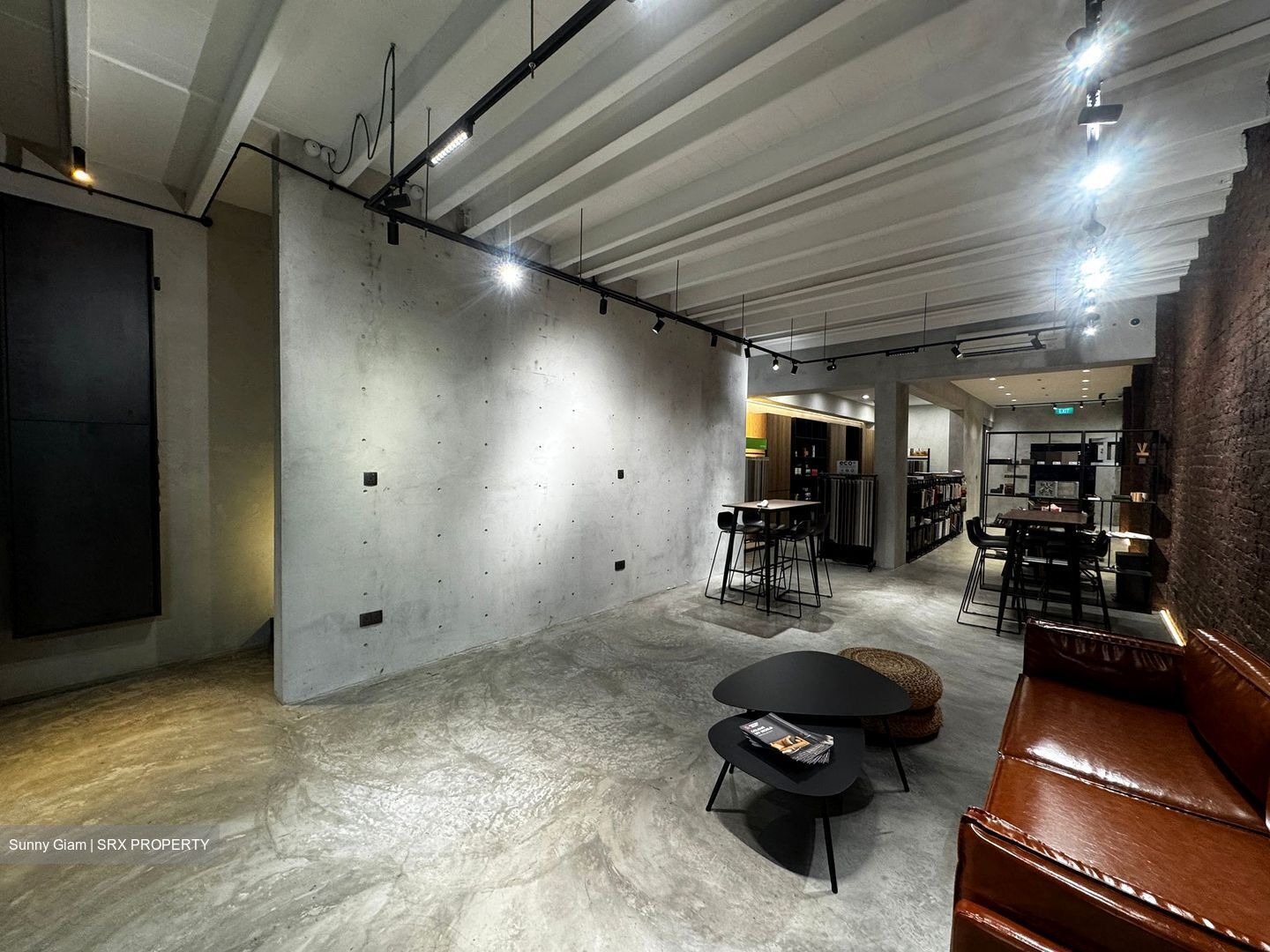 Serangoon Road (D12), Retail #558340091